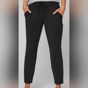 Athleta Midtown Ankle Pant Black Size 4 Reflective Cuff Travel Commute
